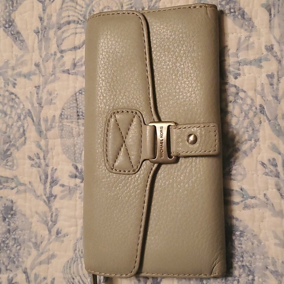 MICHAEL Michael Kors Handbags - Michael Kohrs light grey pebble grain‎ leather wallet